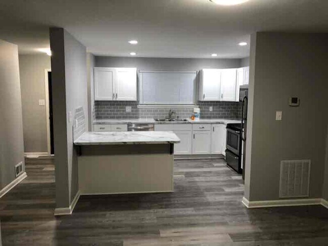 Building Photo - 127 Larchwood Ct