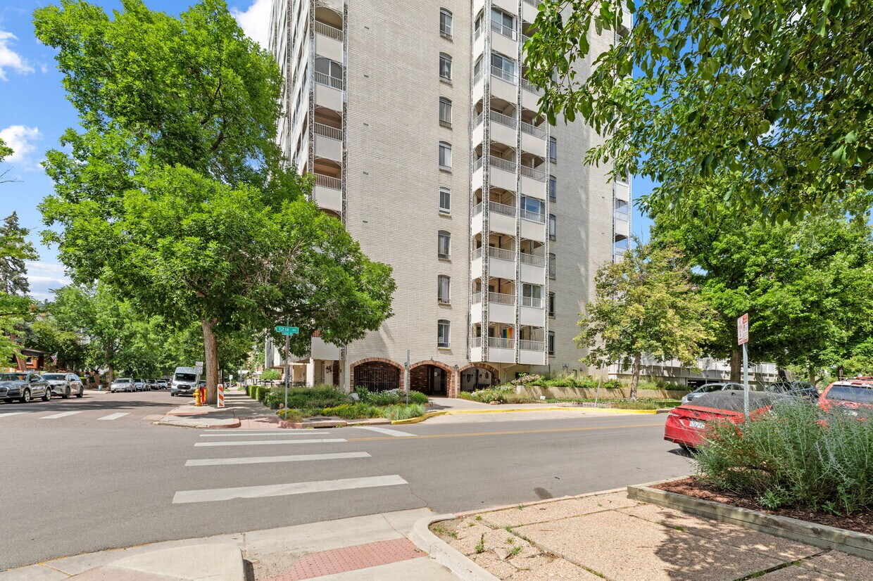 Foto principal - 1200 N Humboldt St