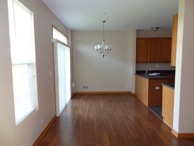 Foto del edificio - 3 BEDROOM, 1.1 BATH TOWNHOME IN BRISTOL BA...