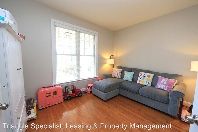 Building Photo - 2309 Falls River Ave