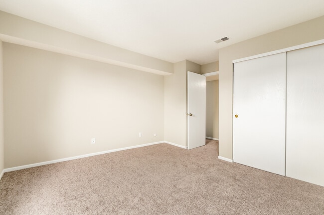 Building Photo - 2064 Park Run Dr