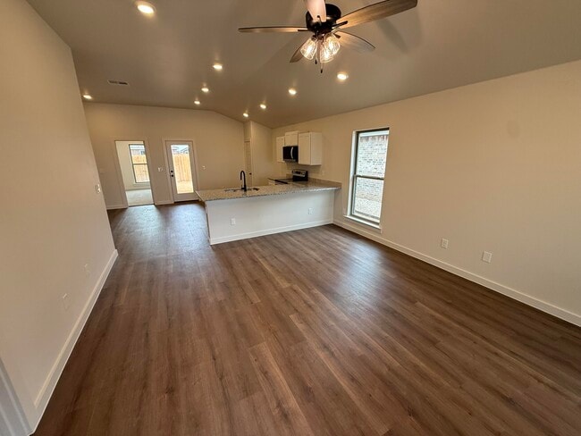 Building Photo - 1305 N Chicago Ave