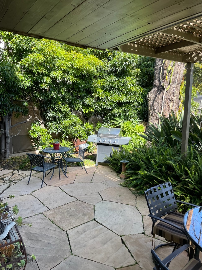 Building Photo - 521 E Arrellaga St Building Photo - 521 E Arrellaga St