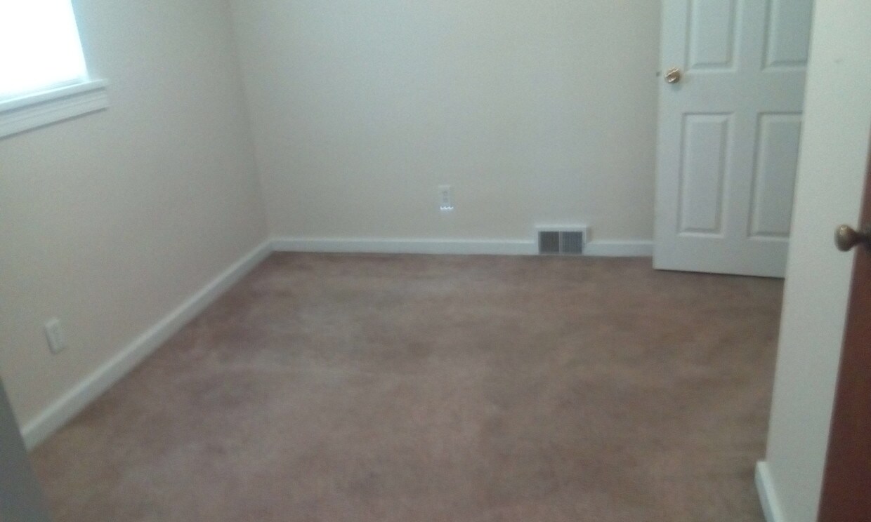 139 Lake Dr Unit 1, Elizabeth, PA 15037 Apartments in Elizabeth, PA