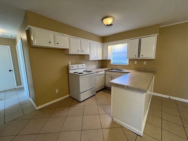 Foto del edificio - Renovated 3 Bedroom 1 Bath Home for Rent!!