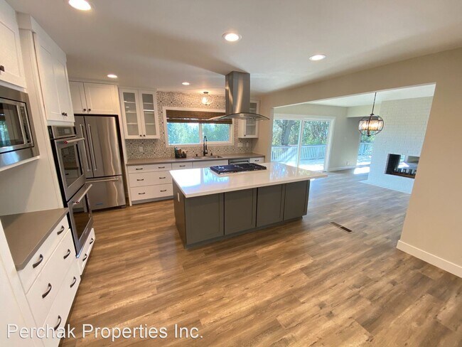 Building Photo - 5 br, 3 bath House - 1117 Sierra Vista Way
