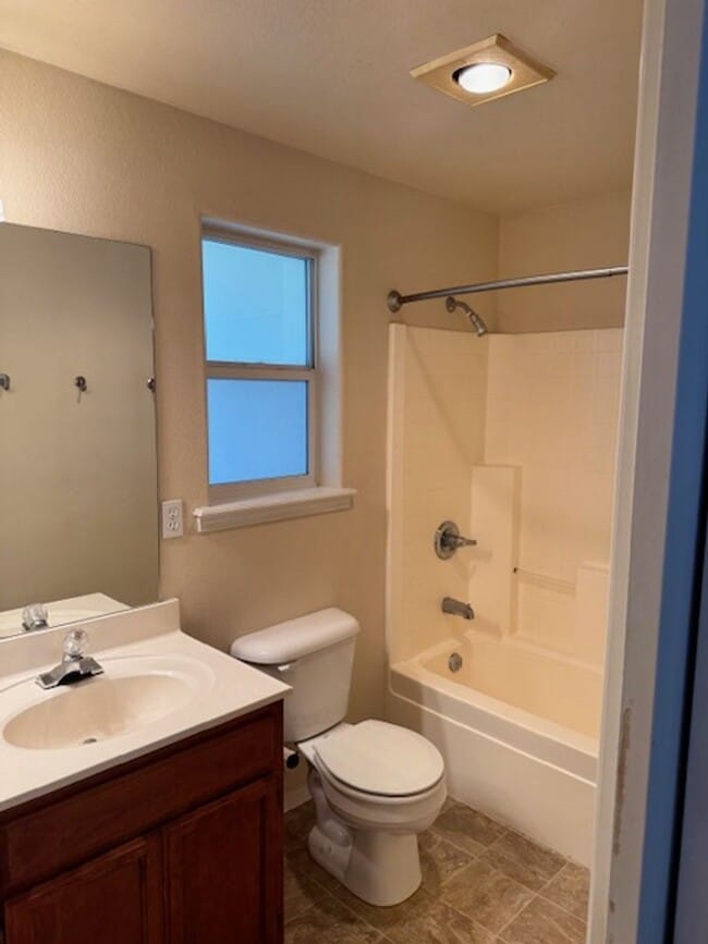 Building Photo - Central Point Single Level Home/ Coming Soon