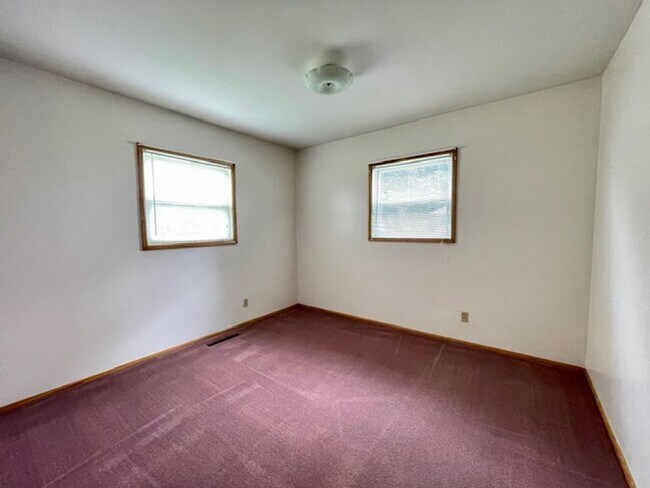 Building Photo - In BELLVILLE!  3 Bedroom Ranch Home!