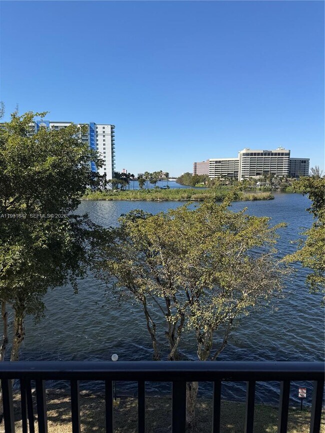 Foto del edificio - 4805 NW 7th St