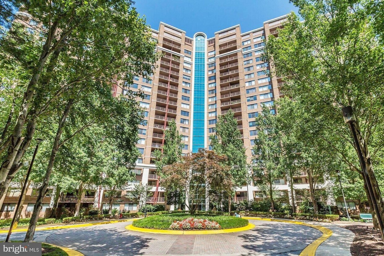10101 Grosvenor Pl, Rockville, MD 20852 Condo for Rent in Rockville
