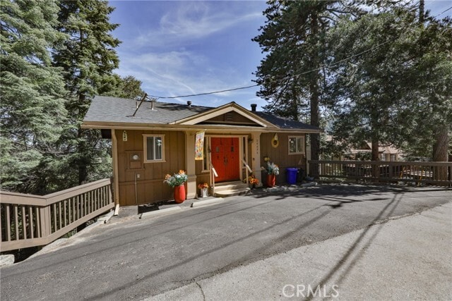 Foto del edificio - 24694 Bernard Dr