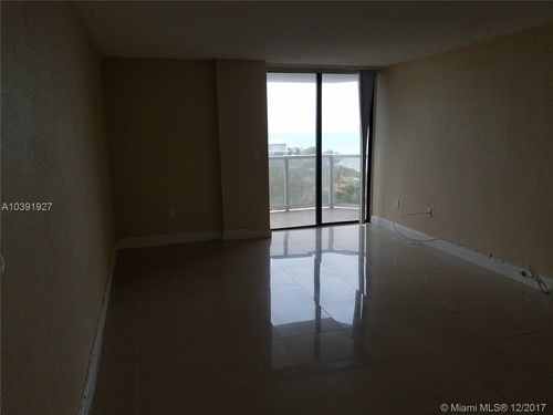 Building Photo - 6423 Collins Ave