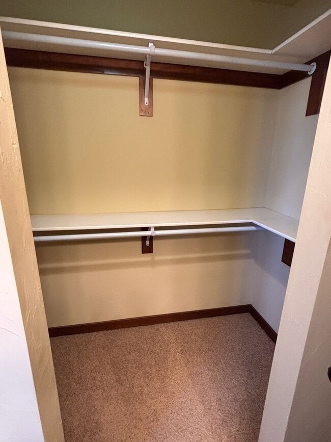 Building Photo - Beautiful Unit near Costco