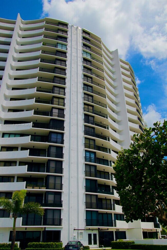 Building Photo - 1200 S Flagler Dr