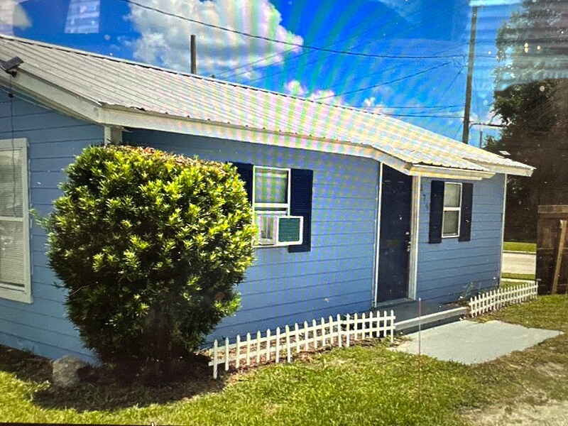 Primary Photo - 279 NE Ark Pl