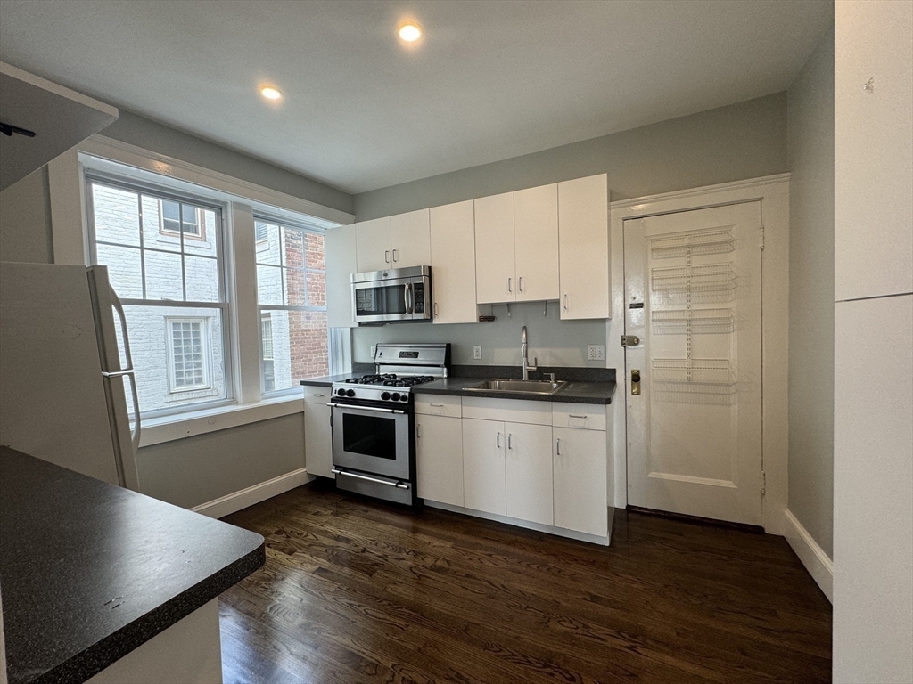 Primary Photo - 339 S Huntington Ave