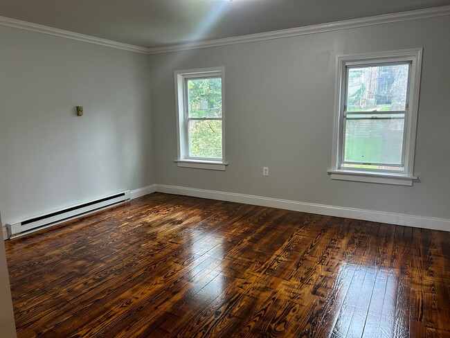 Foto del edificio - Newly Renovated Apt For Rent - Attached St...