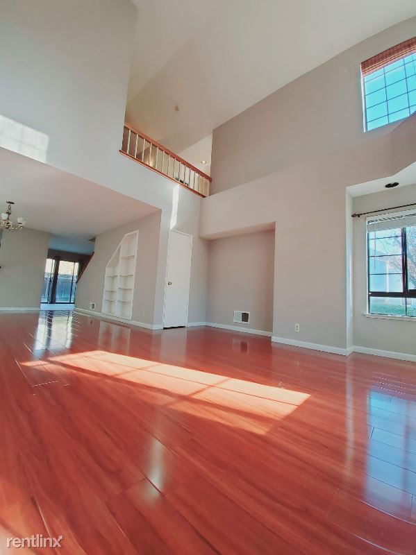 Building Photo - 4 br, 3 bath Townhome - 1574 Taipei Dr