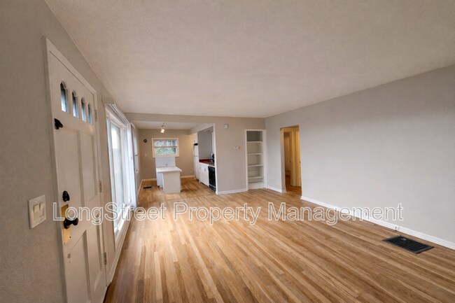 Foto del edificio - 801 SW Broadway Dr