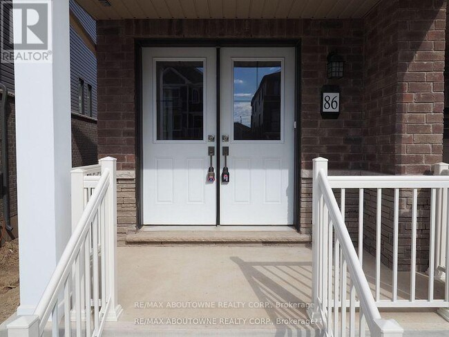 Building Photo - 86 Norwich Cres