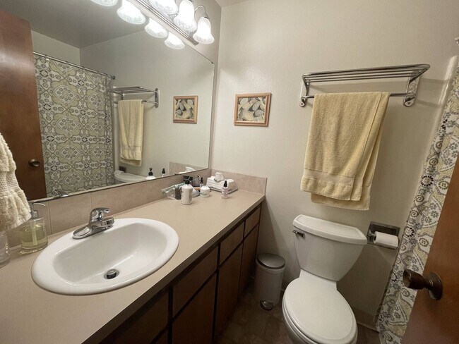 Foto del edificio - Lovely 3bed/2bath Ranch style home with HUGE private yard in a peaceful cul-de-sac!