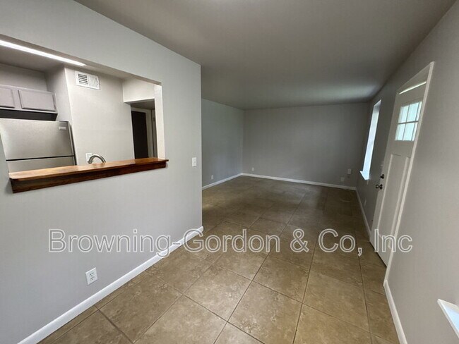 Building Photo - 1308 Caldwell Ave