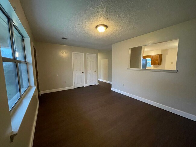 Building Photo - Home For Rent