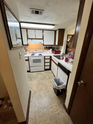 Building Photo - 1439 Live Oak Dr