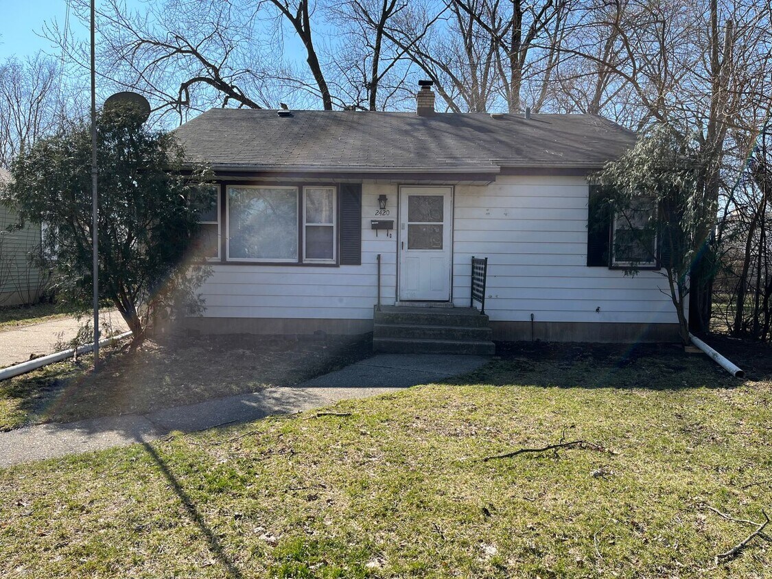 Primary Photo - 3 Bedroom Homes available in Rockford