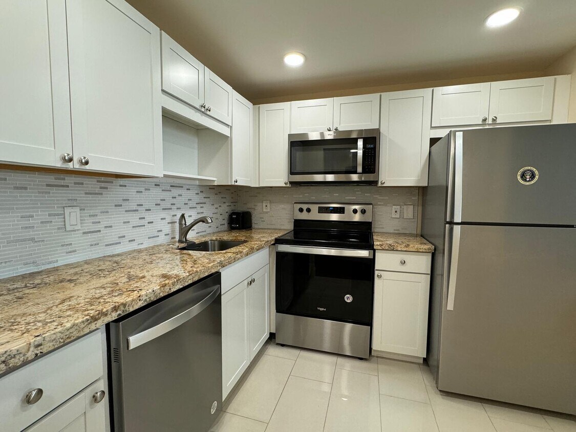 Foto principal - 9355 SW 8th St