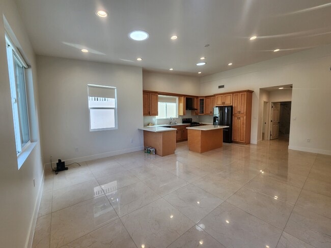 Building Photo - 10528 Tuxford St