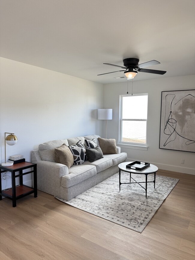 Foto del edificio - 1172 W Cato Springs Rd