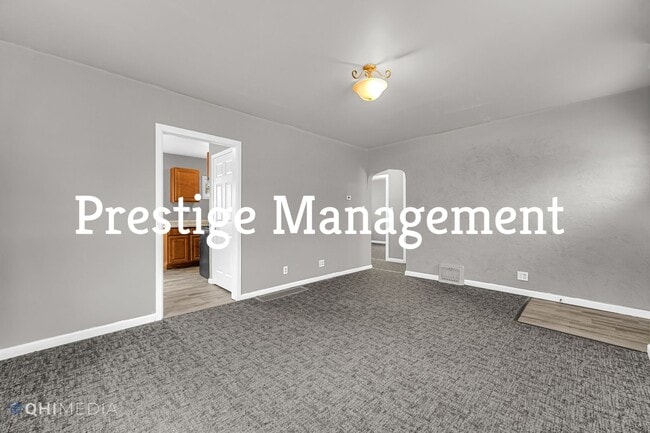 Building Photo - 2 Bed 1 Bath Home