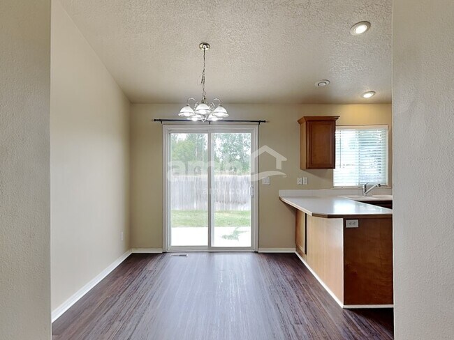 Foto del edificio - 868 Red Fern Dr