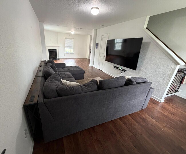 Building Photo - 836 Chariot Way