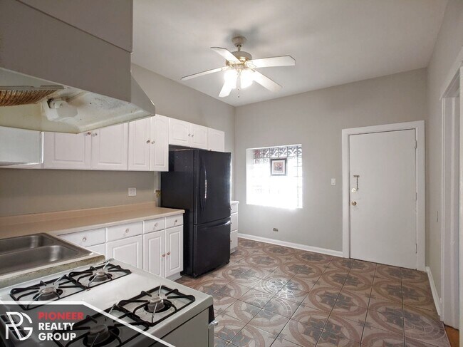 Foto del edificio - 1422 N Maplewood Ave