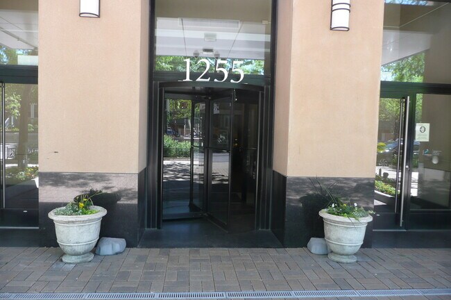 Foto del edificio - 1255 S State St