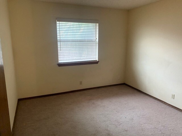 Bedroom 1 - 2802 Treasure Hills Blvd