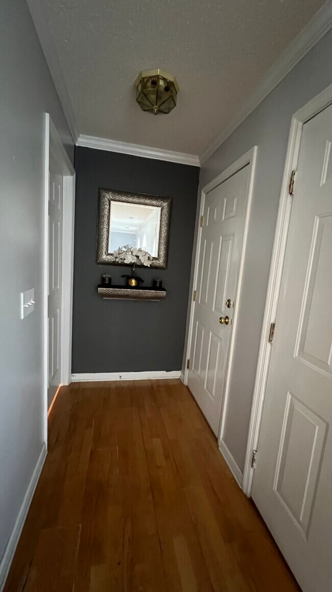 Foto del edificio - 1701 W Oak Dr