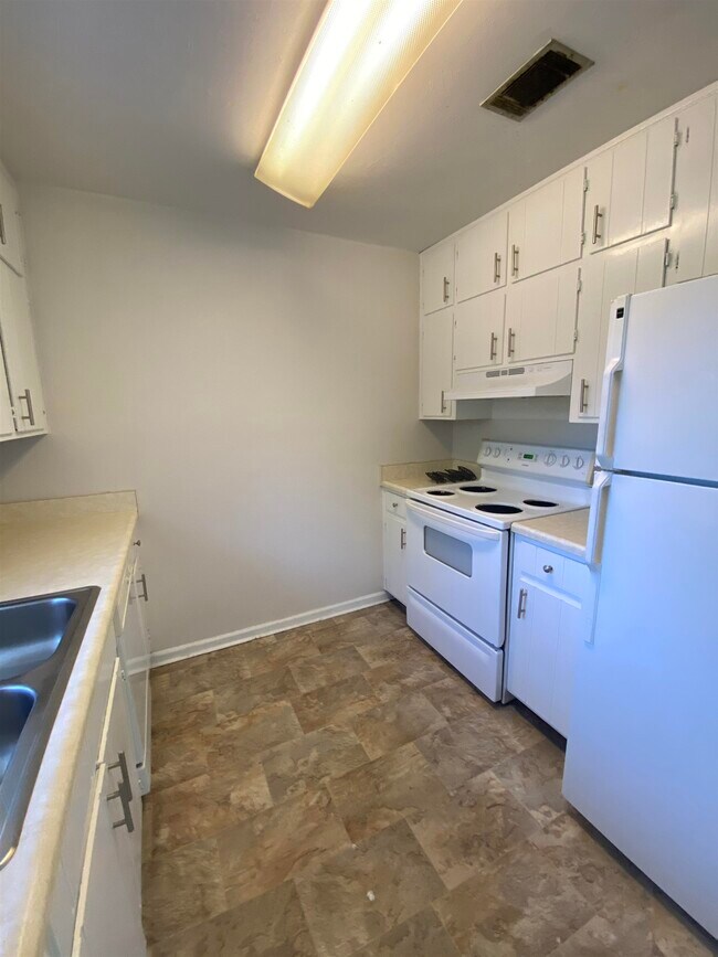 Foto del edificio - 2220 Claremont Ln