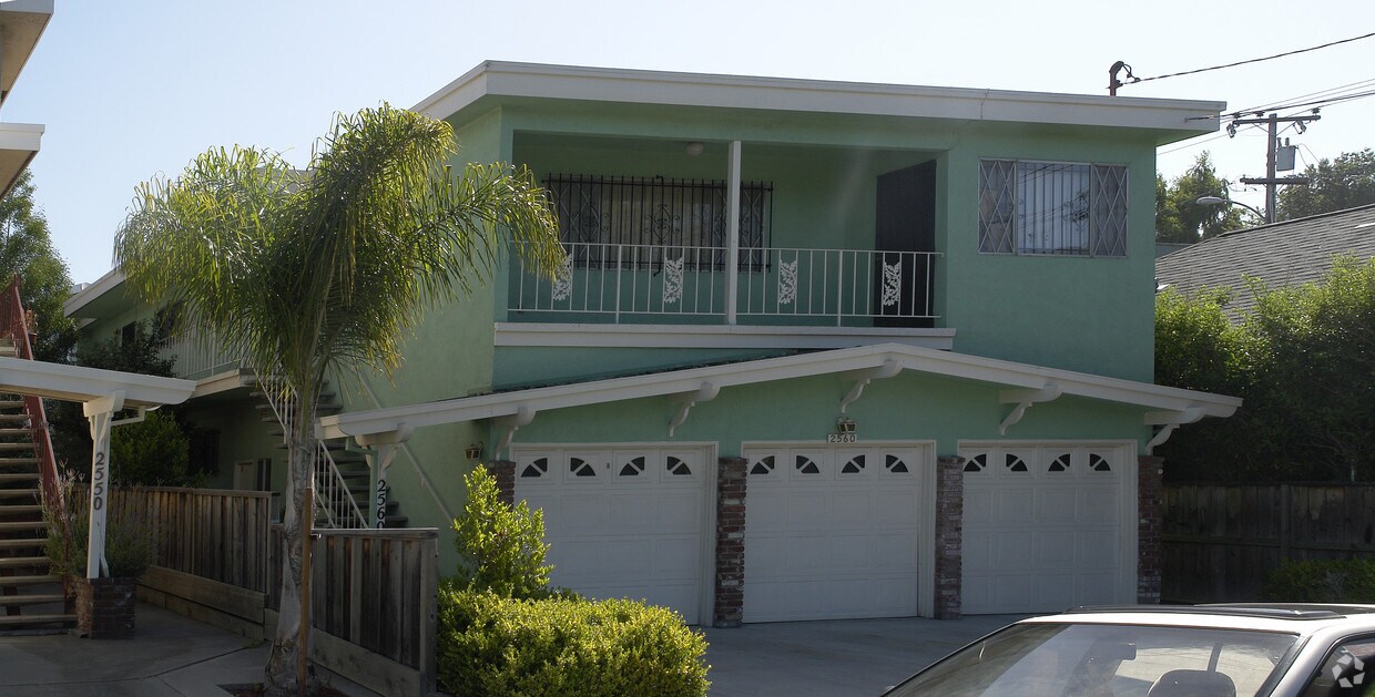 Building Photo - 2560 Damuth St