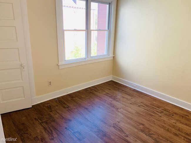 Building Photo - 2 br, 1 bath Townhome - 10 Dawson Ct