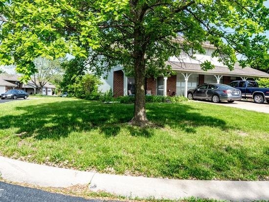 Building Photo - 1701 Lakewood Dr