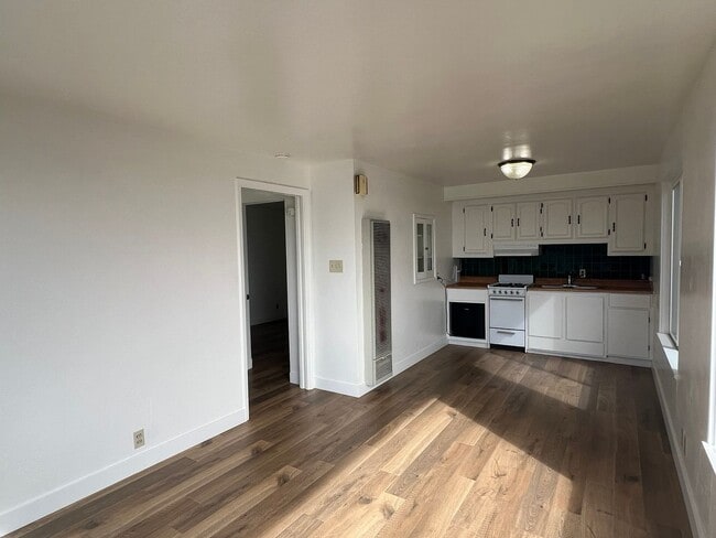 Building Photo - LSCON964