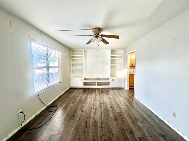 Building Photo - 4416 Redbud Ave