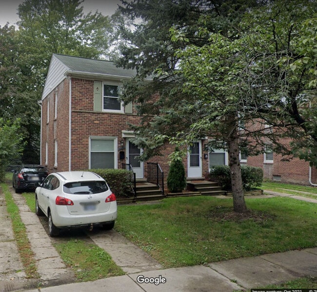 Building Photo - 1511 W Farnum Ave