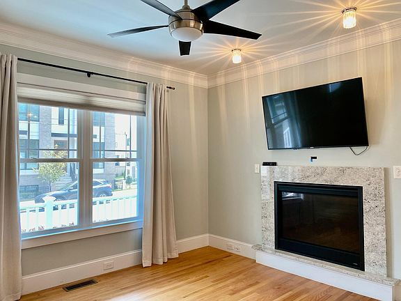 Foto del edificio - 305 Mallard Ave