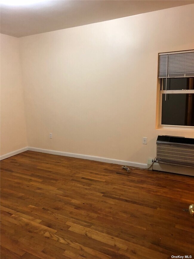 Foto del edificio - 214-34-214-35 35th Ave