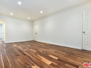 Building Photo - 1112 N Olive Dr