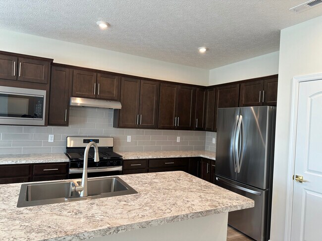 Building Photo - 1242 Fairstone Dr